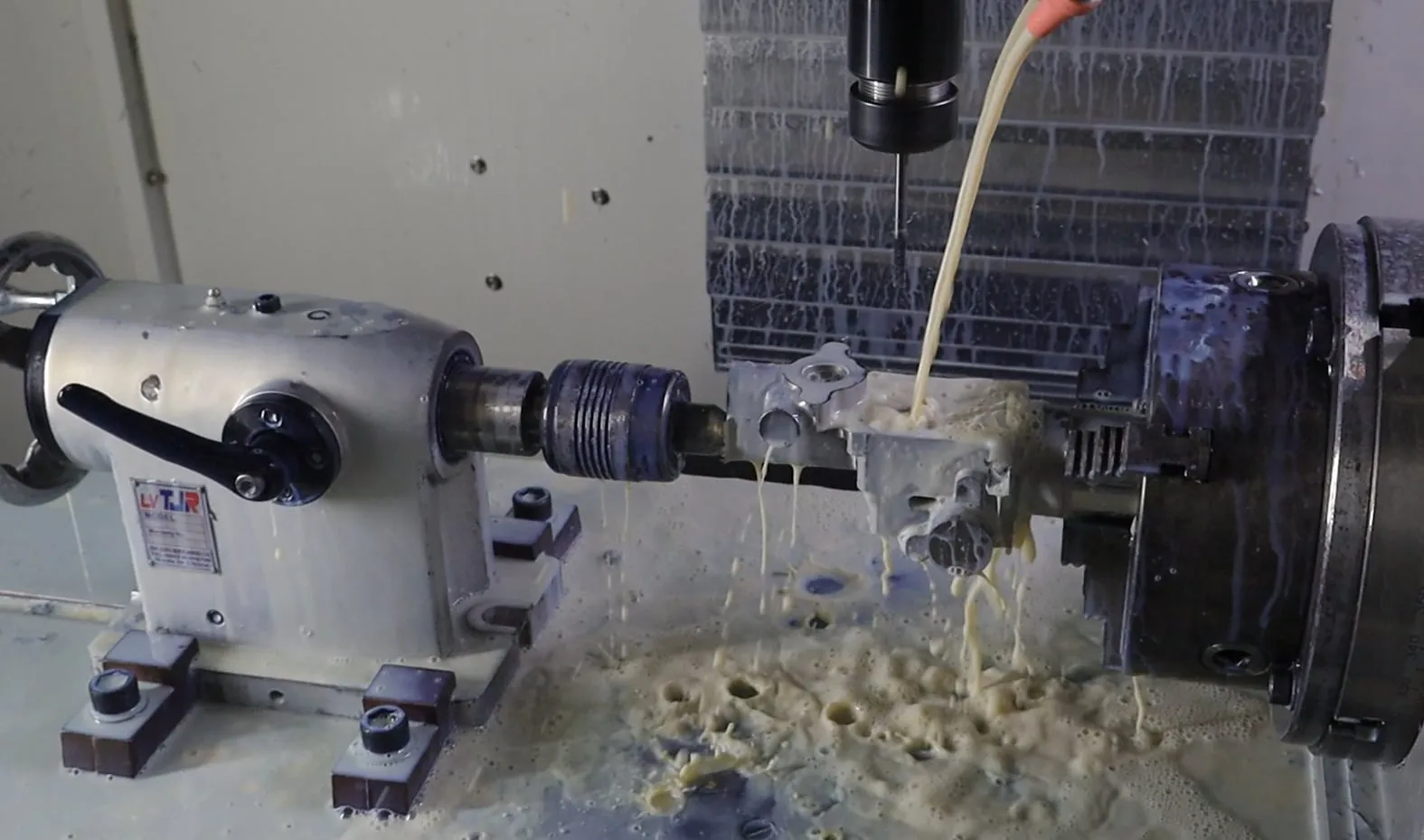 4th-axis machining with tailstock support